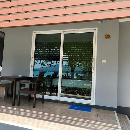 Maenam Villa Hotel Mae Nam Exteriör bild