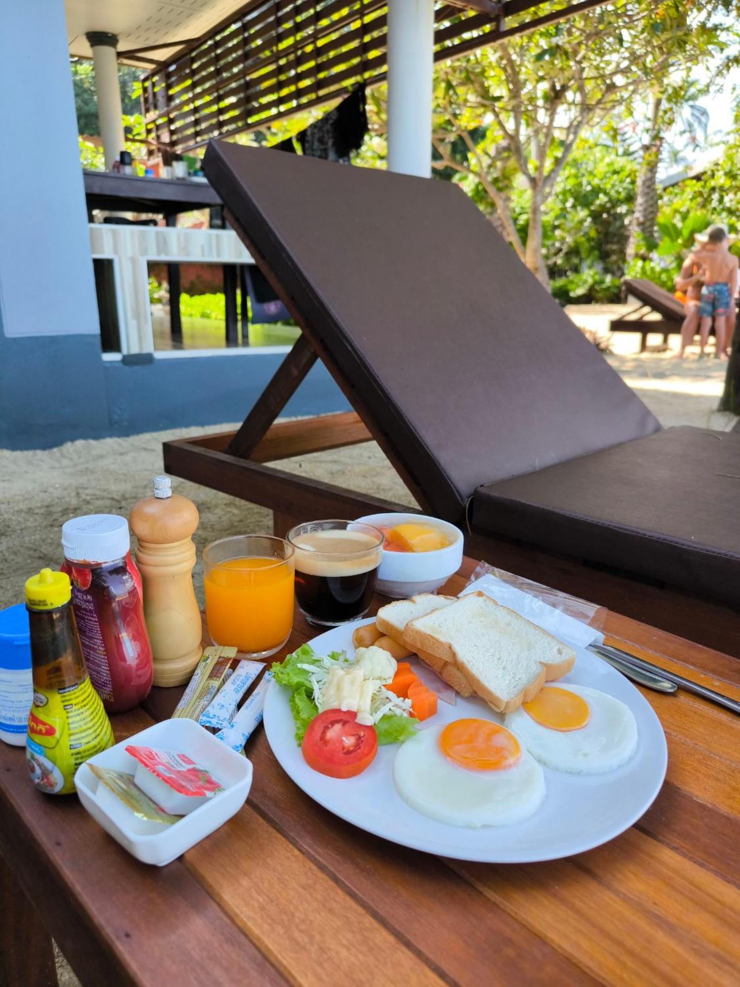 Maenam Villa Hotel Mae Nam Exteriör bild
