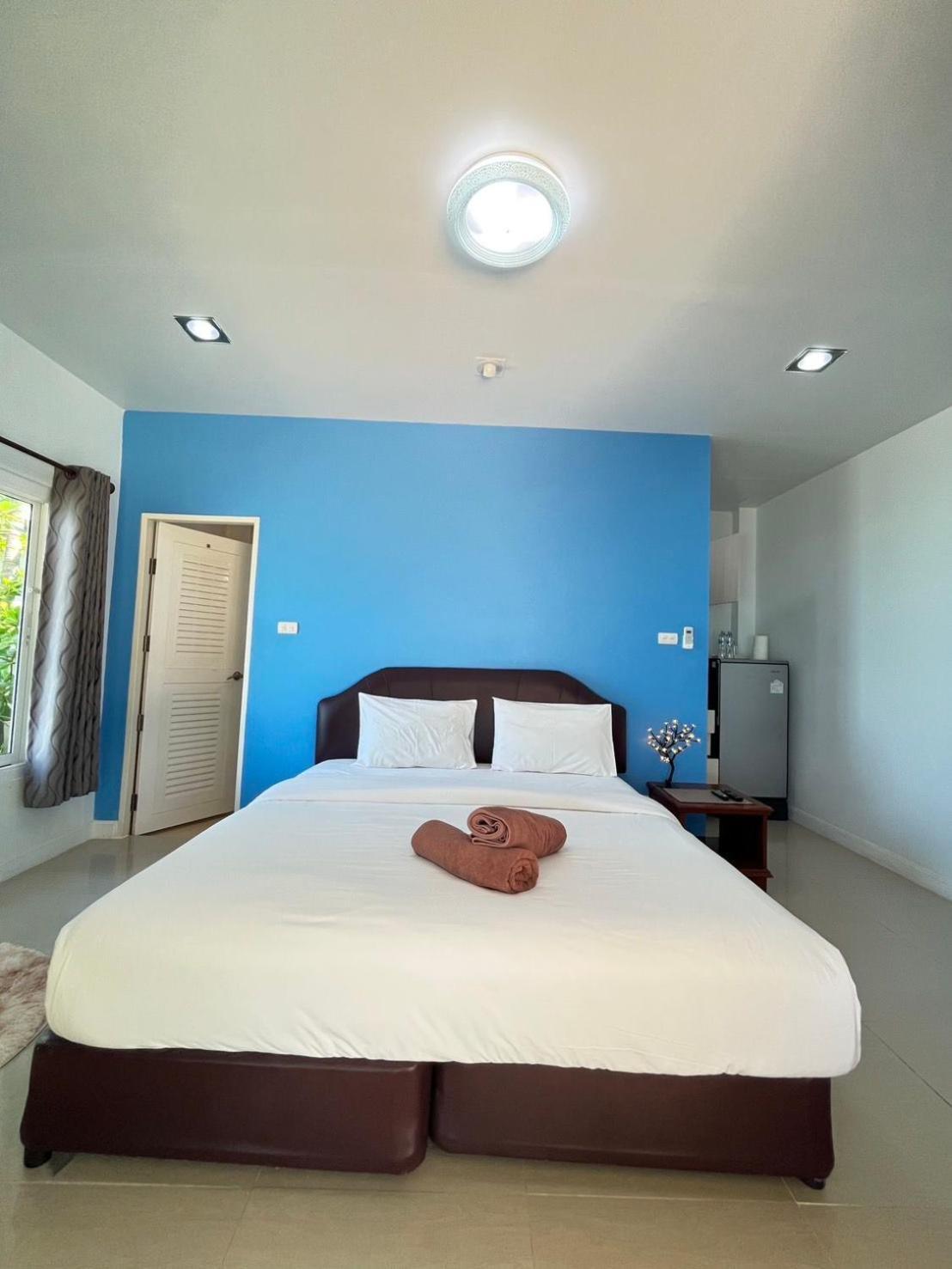 Maenam Villa Hotel Mae Nam Exteriör bild