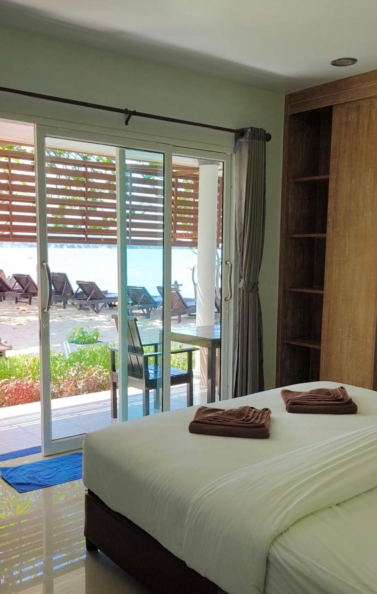 Maenam Villa Hotel Mae Nam Exteriör bild