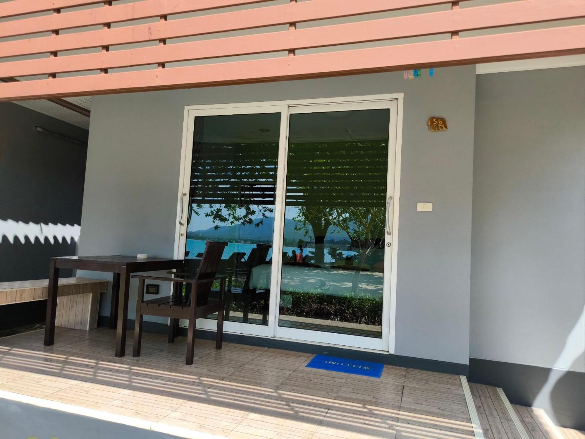 Maenam Villa Hotel Mae Nam Exteriör bild