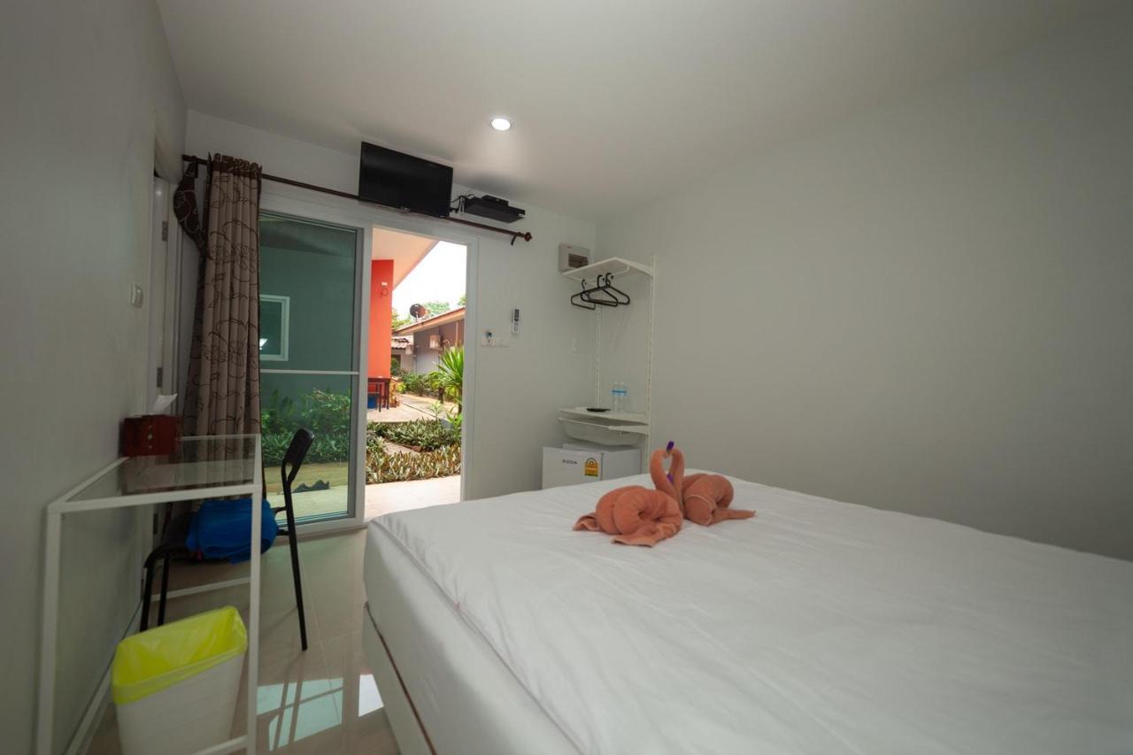 Maenam Villa Hotel Mae Nam Exteriör bild